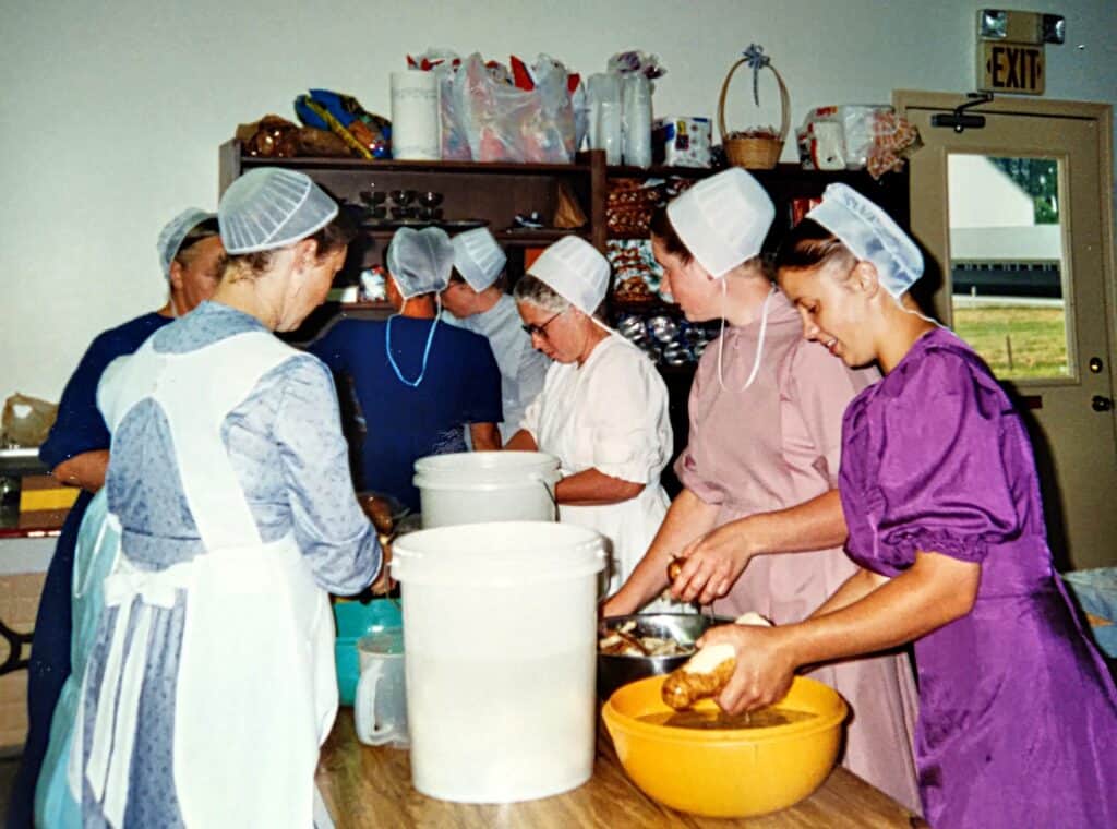 Amish ladies preparing food