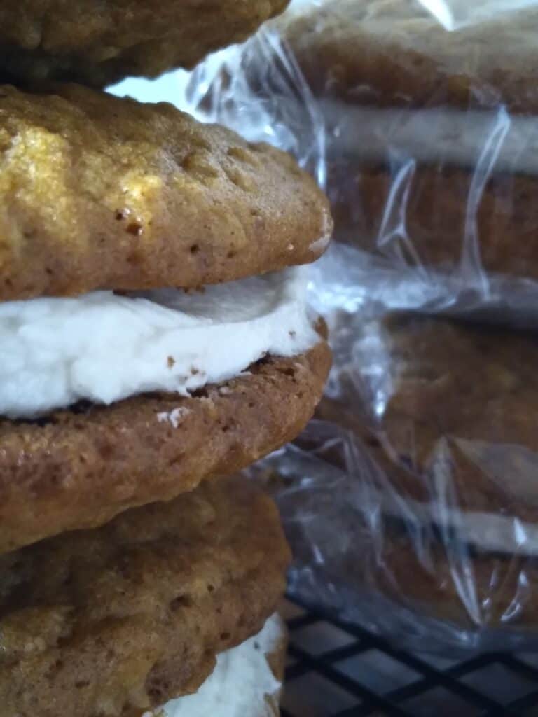 Amish oatmeal whoopie pies