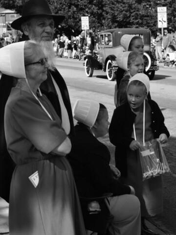 Amish women and girls.