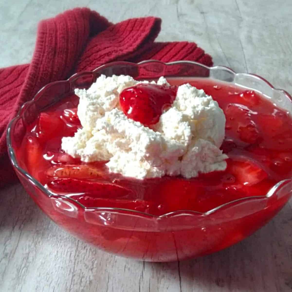 a bowl full of sliced stawberries and strawberry Danish filling.