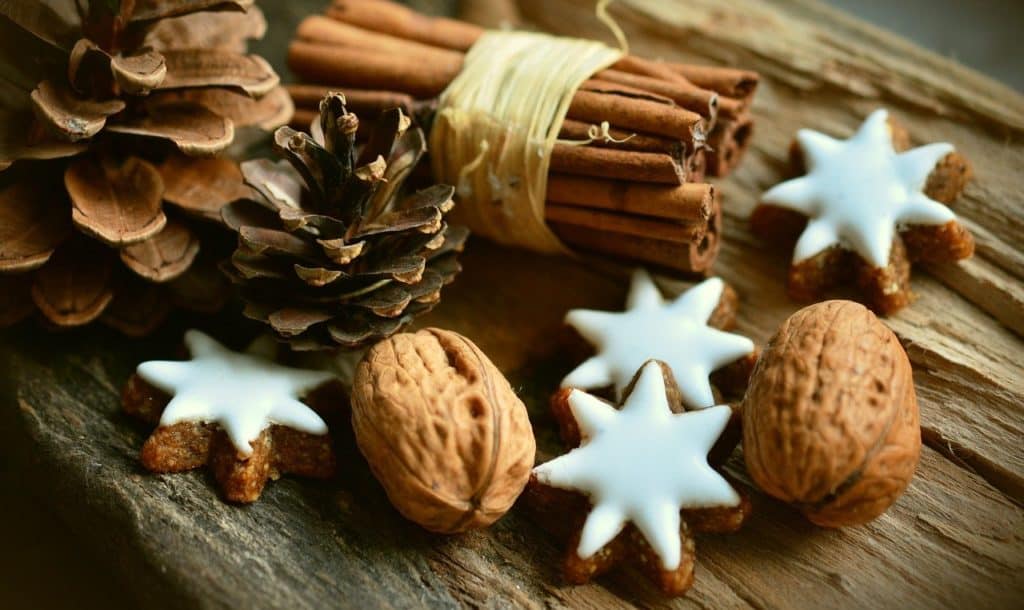 Amish Christmas props: pine cones, cinnamon sticks, and cookies.