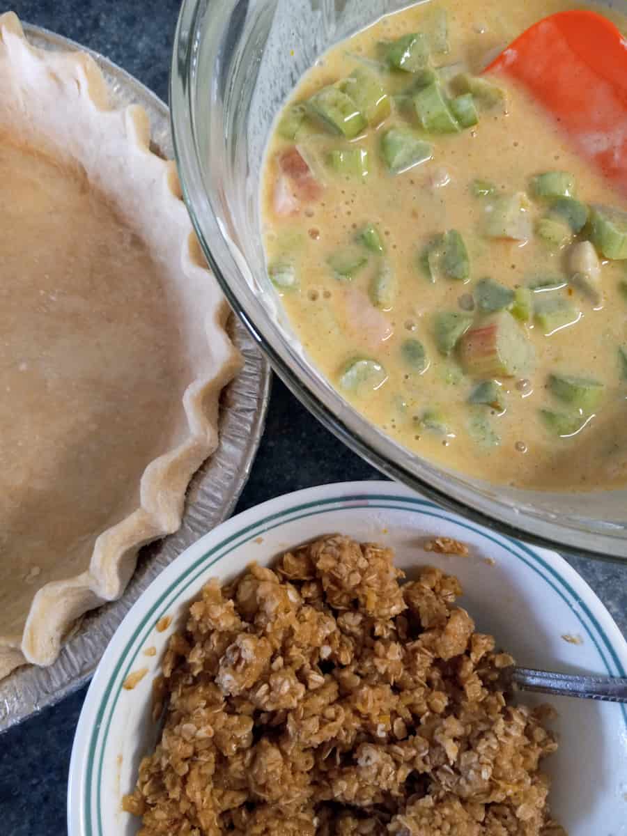 Sour Cream Rhubarb Pie With Crumb Topping (Amish) - Amish Heritage