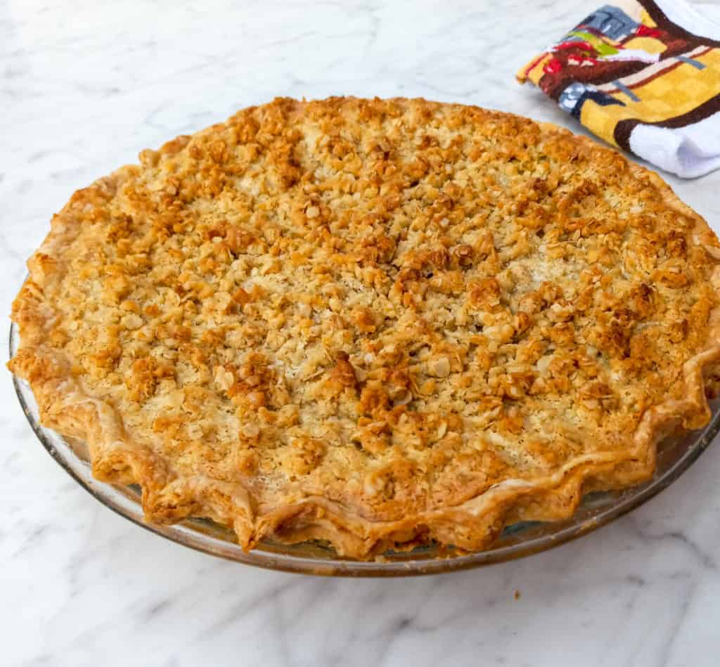 9"-sour-cream-rhubarb-pie-with-crumb-topping