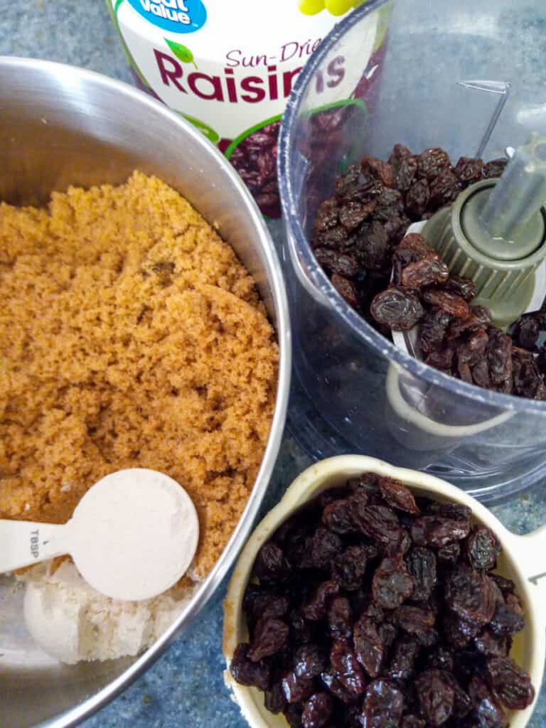 chopped raisins and raisin filling ingredients 