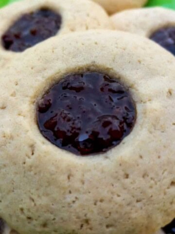 close-up of an Amish raisin-filled cookie.