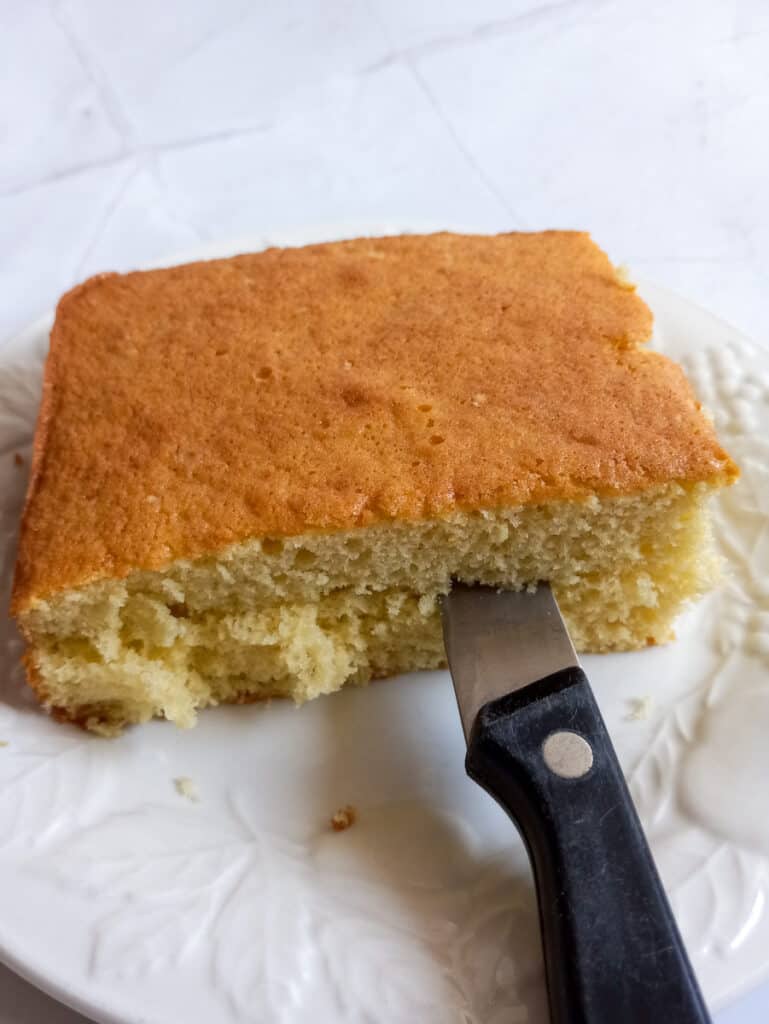 slicing the shortcake slice in half horizontally