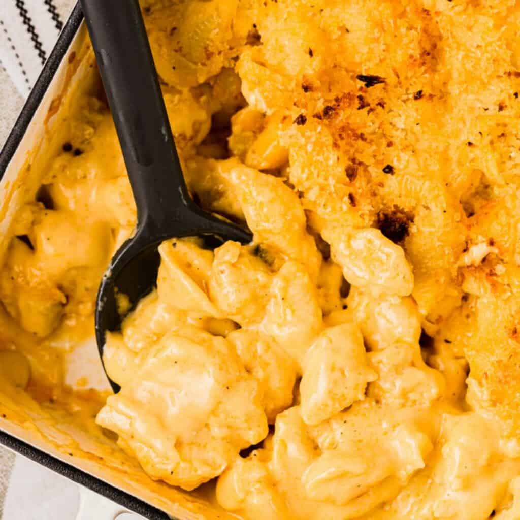 a pan of creamy mac and cheese.