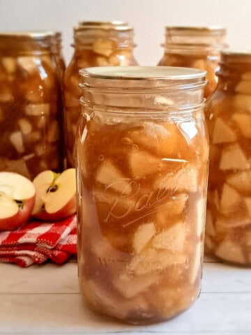 jars of Amish canned apple pie filling.