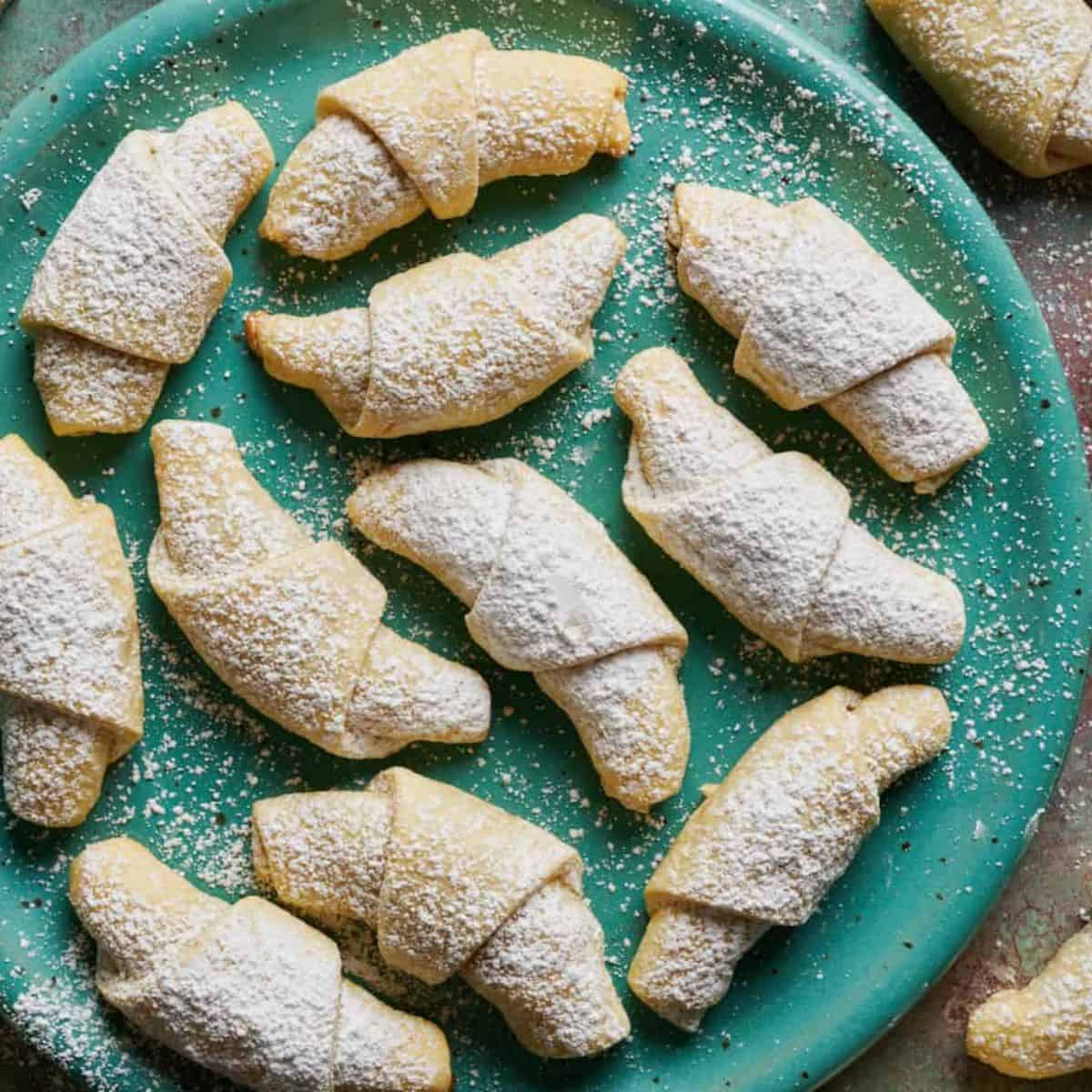 a plate of old-fashioned kifles.