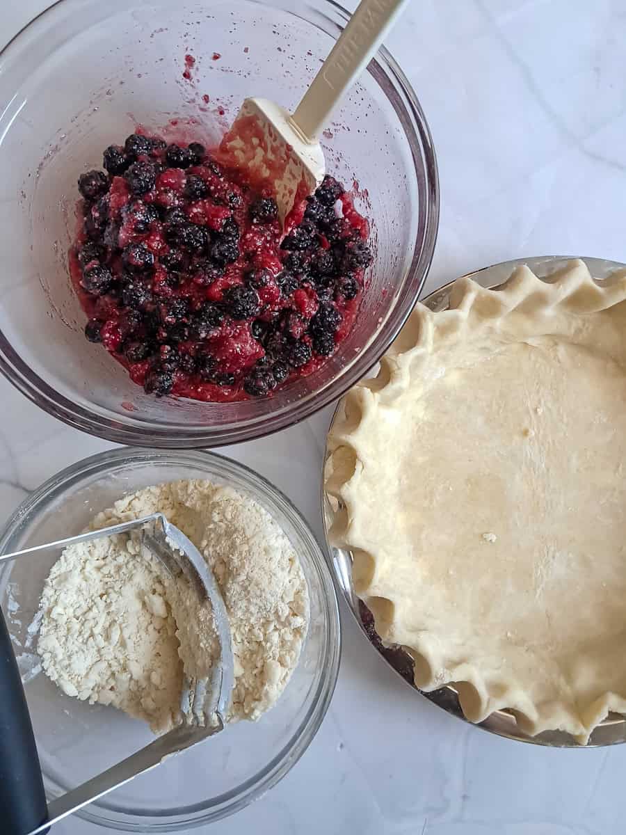 9" pie crust, a bowl with the fruit filling, and a bowl with the crumb topping.