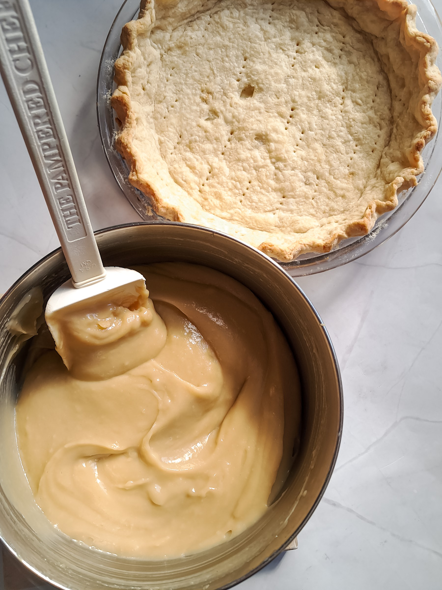 an empty pie crust and a pan with the filling.